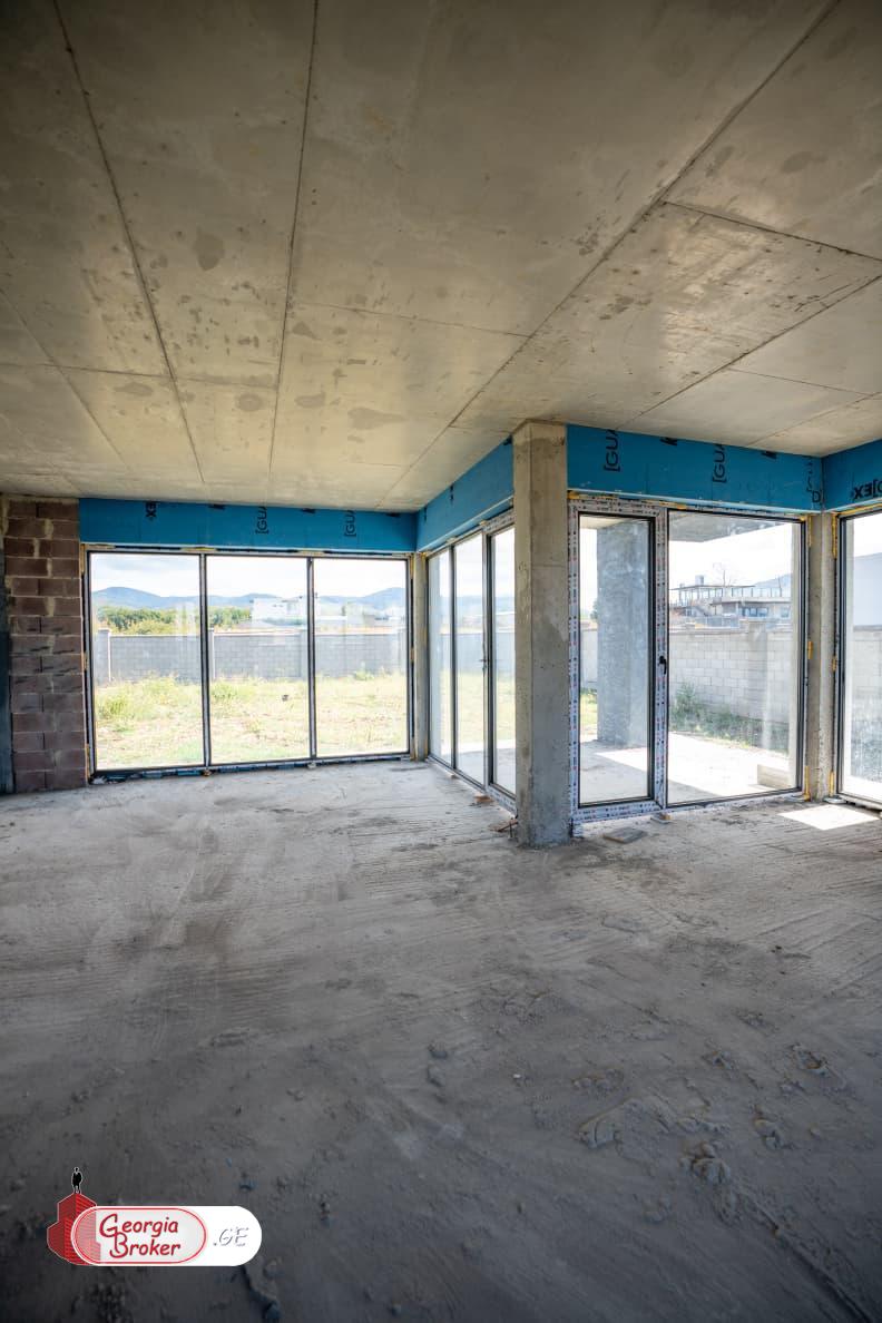 nearly repaired 5-room house for sale